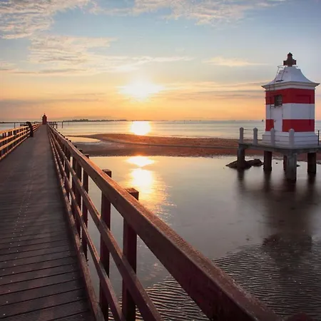 فيلة Excellently Equipped Row House With Fenced Garden For 8 In Lignano Pineta