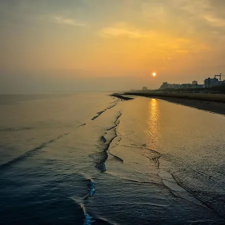 Excellently Equipped Row House With Fenced Garden For 8 In Lignano Pineta