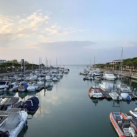 Excellently Equipped Row House With Fenced Garden For 8 In Lignano Pineta Villa Lignano Sabbiadoro