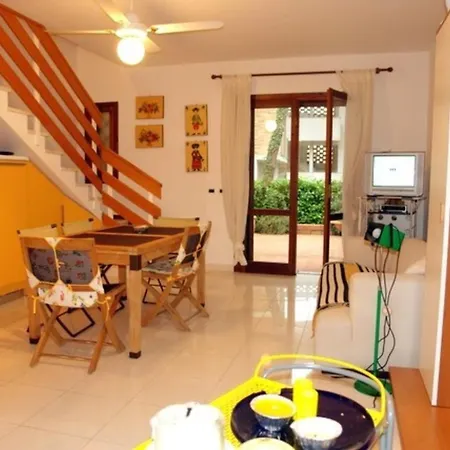Excellently Equipped Row House With Fenced Garden For 8 In Lignano Pineta * Lignano Sabbiadoro