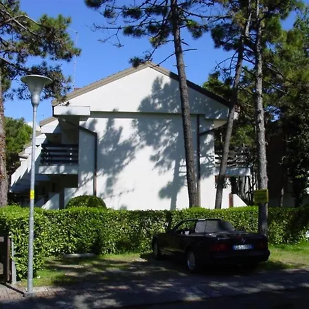 Excellently Equipped Row House With Fenced Garden For 8 In Lignano Pineta