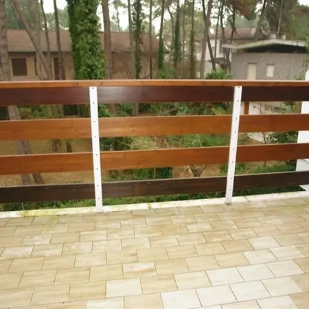 Villa Excellently Equipped Row House With Fenced Garden For 8 In Lignano Pineta