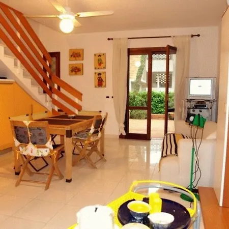 Villa Excellently Equipped Row House With Fenced Garden For 8 In Lignano Pineta
