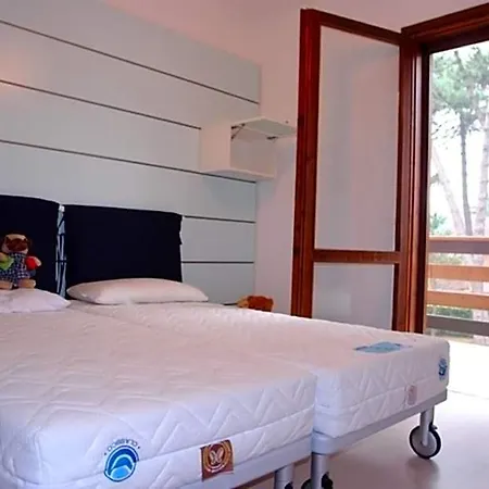 Villa Excellently Equipped Row House With Fenced Garden For 8 In Lignano Pineta *