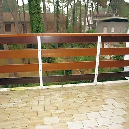 Excellently Equipped Row House With Fenced Garden For 8 In Lignano Pineta * Lignano Sabbiadoro