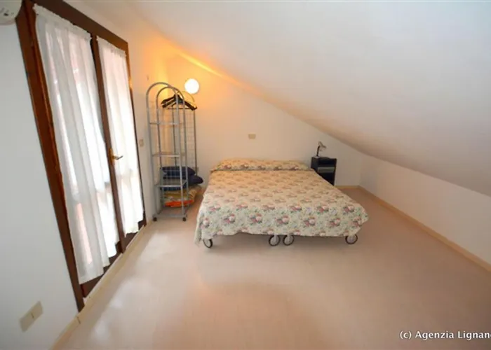 Villa Excellently Equipped Row House With Fenced Garden For 8 In Lignano Pineta *