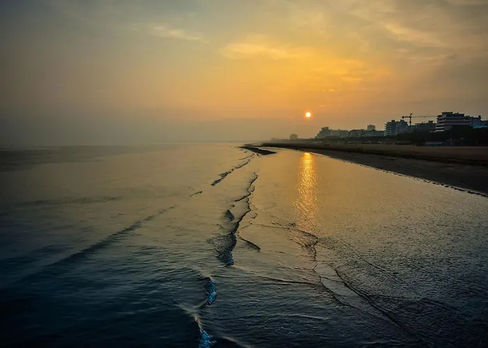 Excellently Equipped Row House With Fenced Garden For 8 In Lignano Pineta