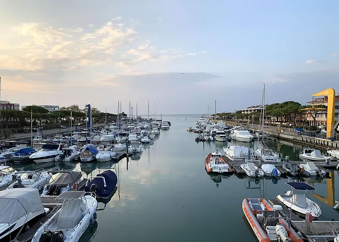 Excellently Equipped Row House With Fenced Garden For 8 In Lignano Pineta Villa Lignano Sabbiadoro