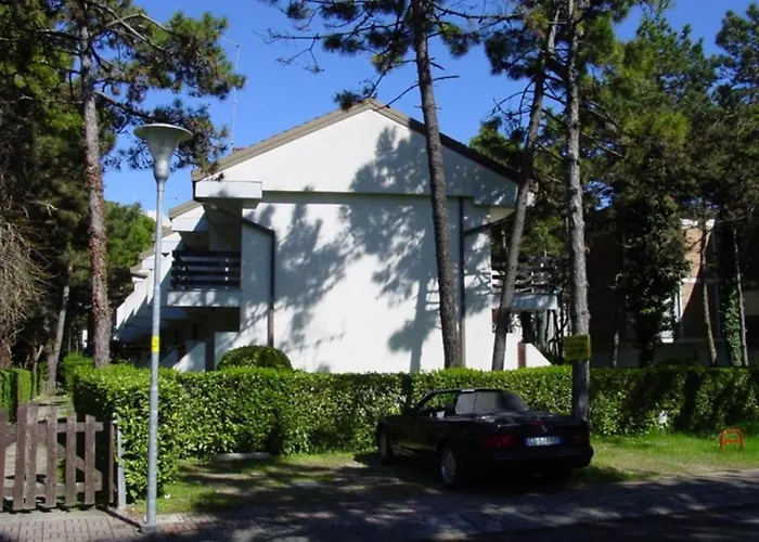 Excellently Equipped Row House With Fenced Garden For 8 In Lignano Pineta