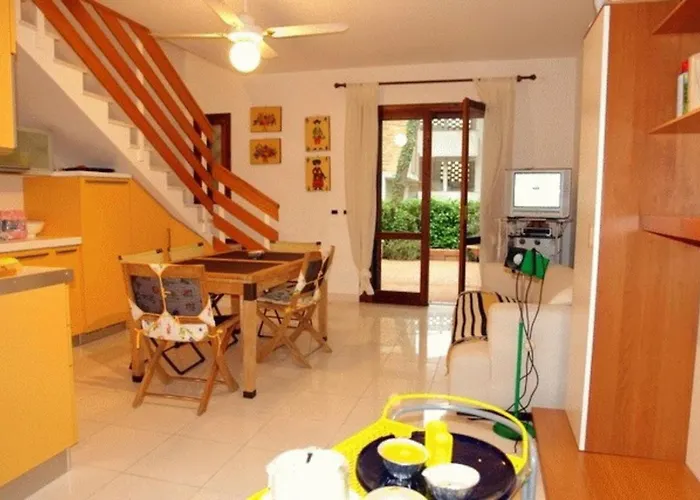 Villa Excellently Equipped Row House With Fenced Garden For 8 In Lignano Pineta